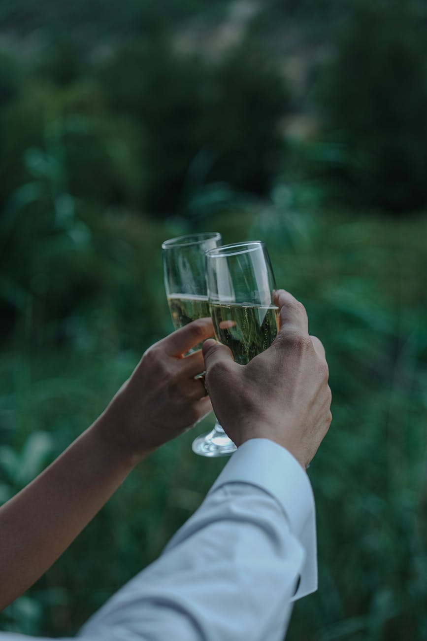 couple hands holding glasses of champagne